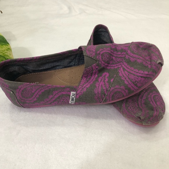 Toms Shoes - Toms Gray and Pink Paisley Slip-Ons Size 8
